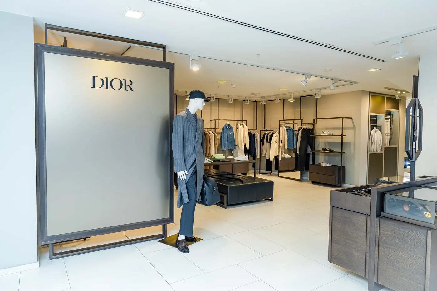 Мужской корнер Dior